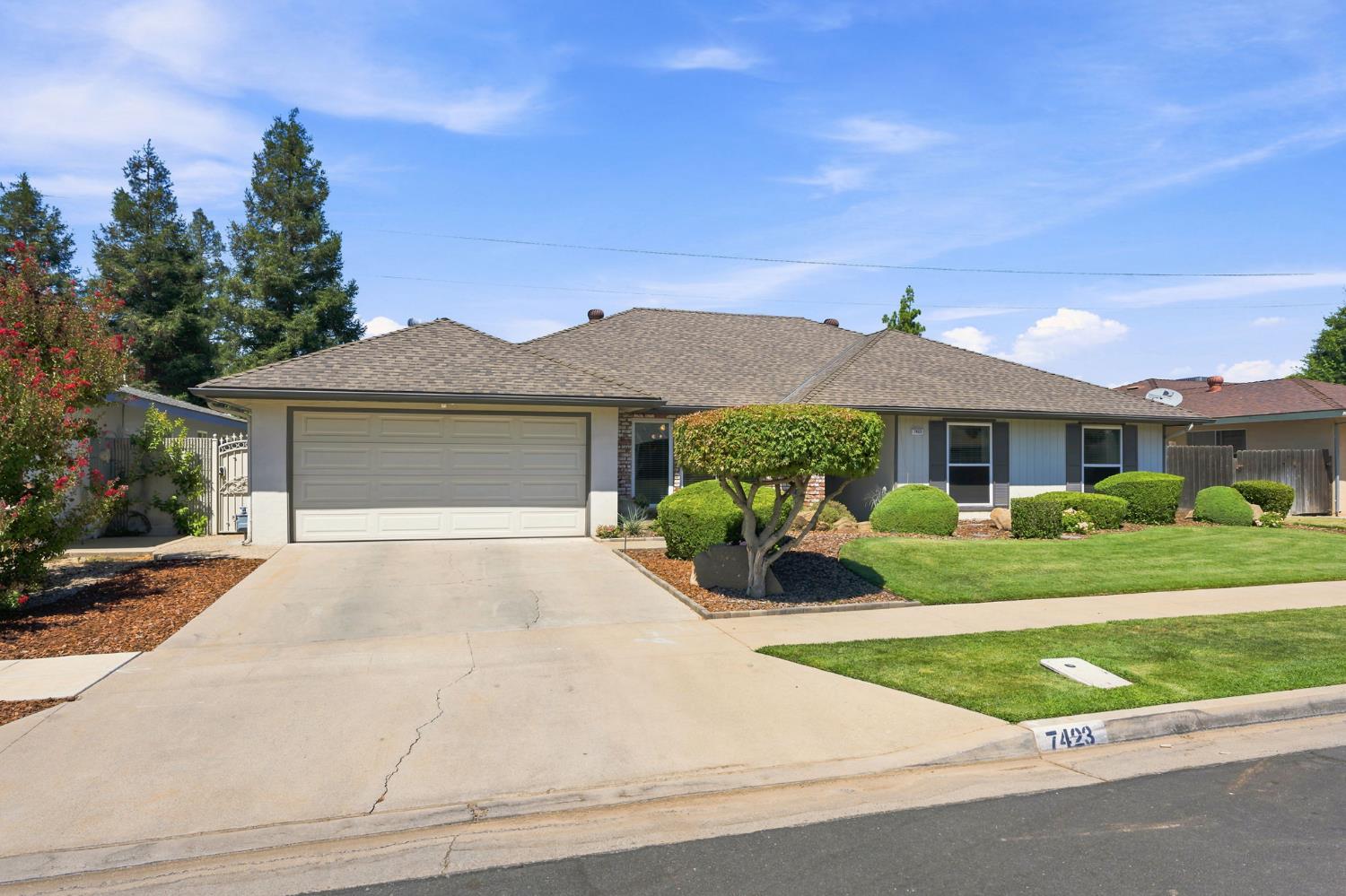 7423 N 4Th St, Fresno, CA 93720