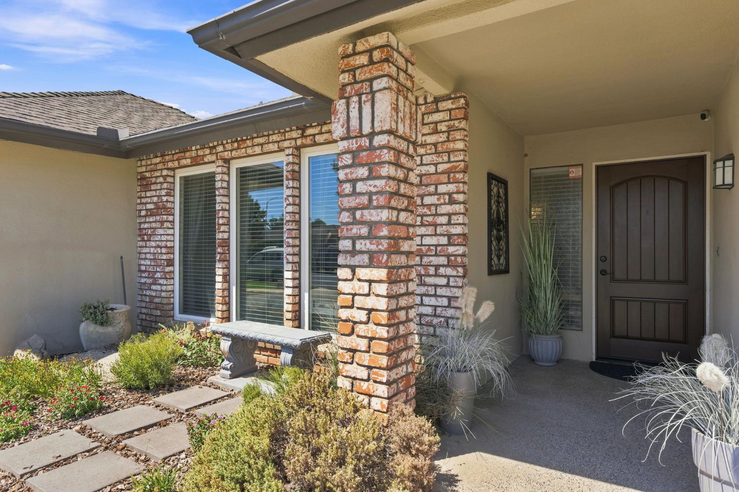 7423 N 4Th St, Fresno, CA 93720