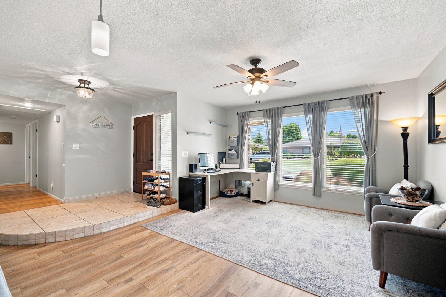 7423 N 4Th St, Fresno, CA 93720