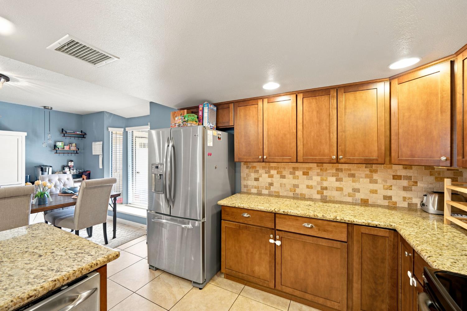 7423 N 4Th St, Fresno, CA 93720