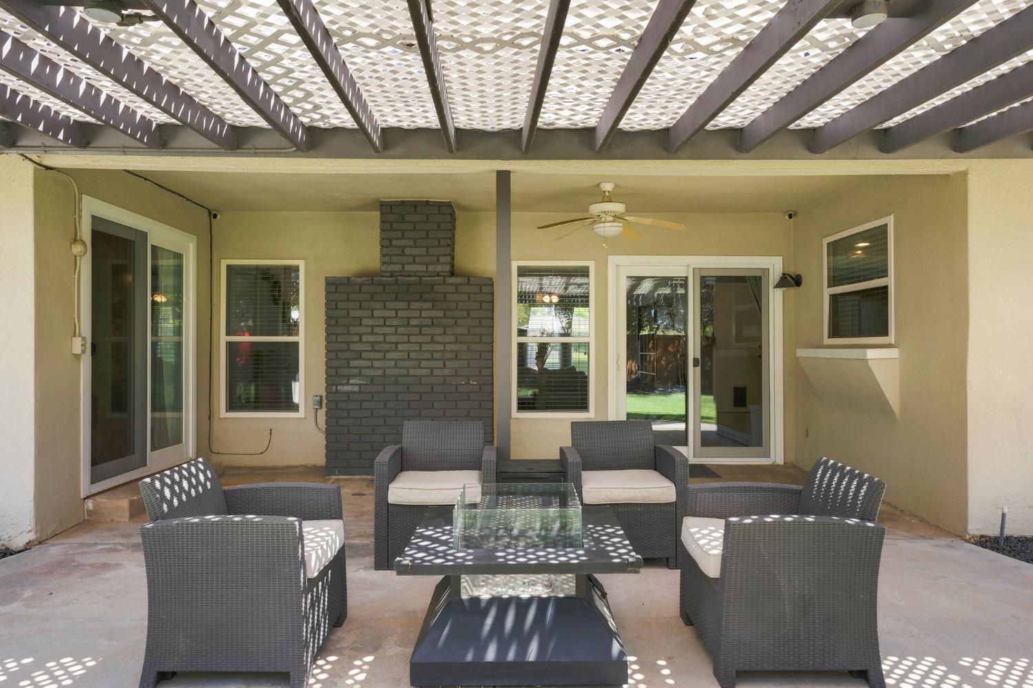 7423 N 4Th St, Fresno, CA 93720