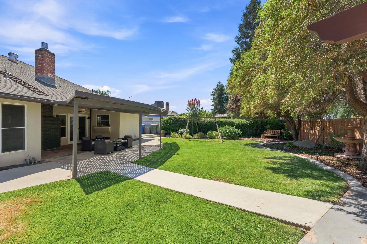 7423 N 4Th St, Fresno, CA 93720