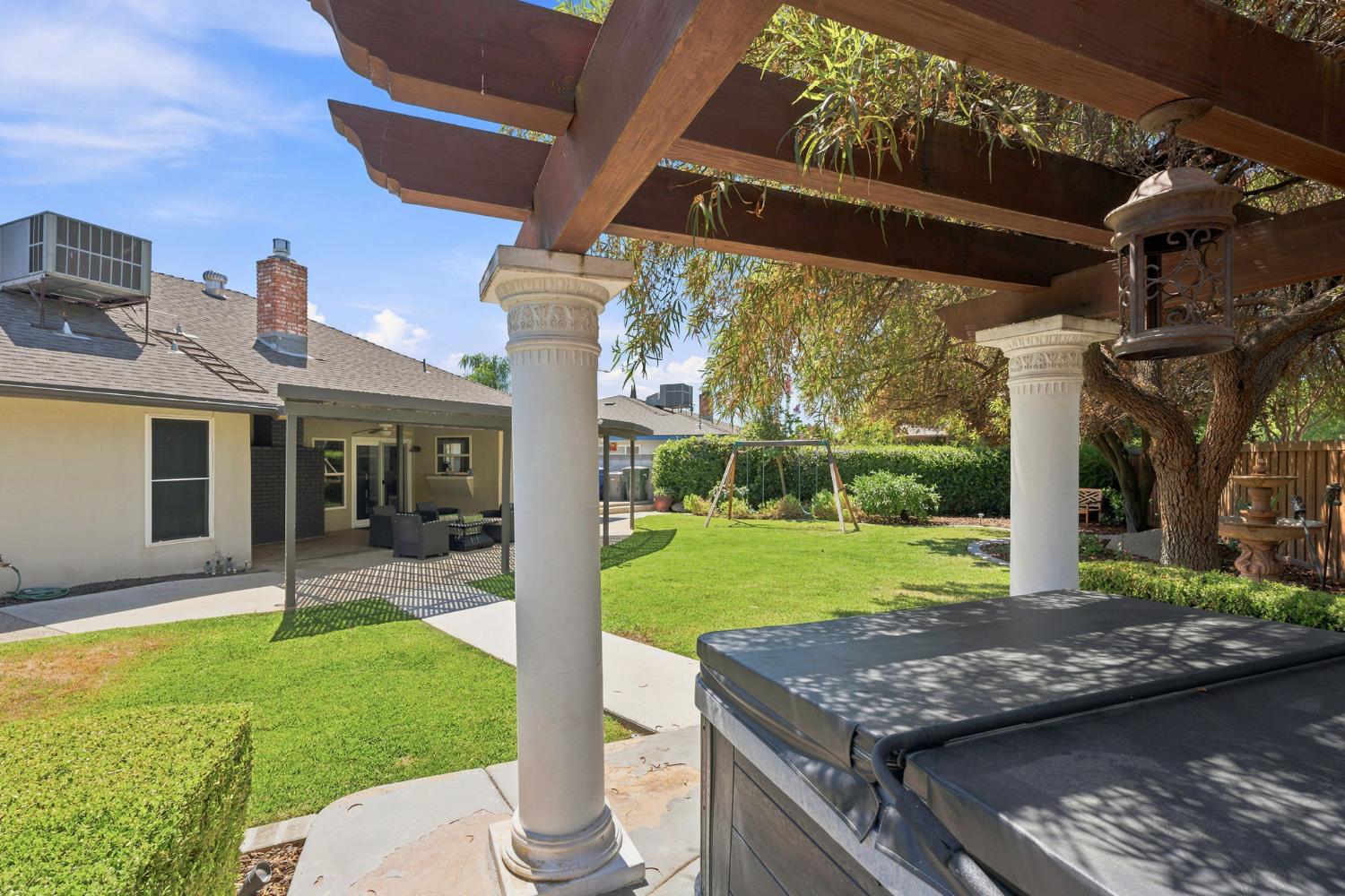 7423 N 4Th St, Fresno, CA 93720