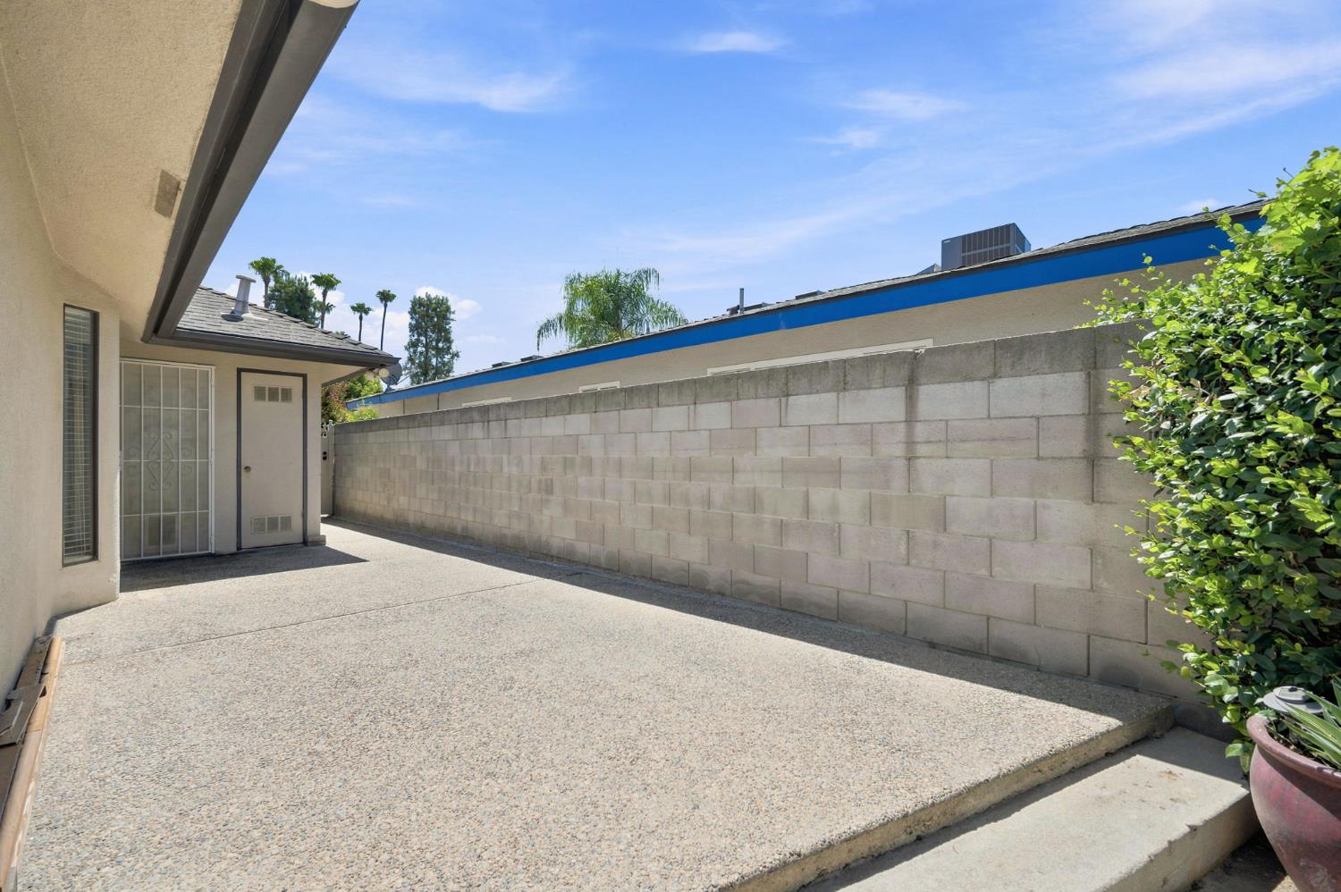 7423 N 4Th St, Fresno, CA 93720