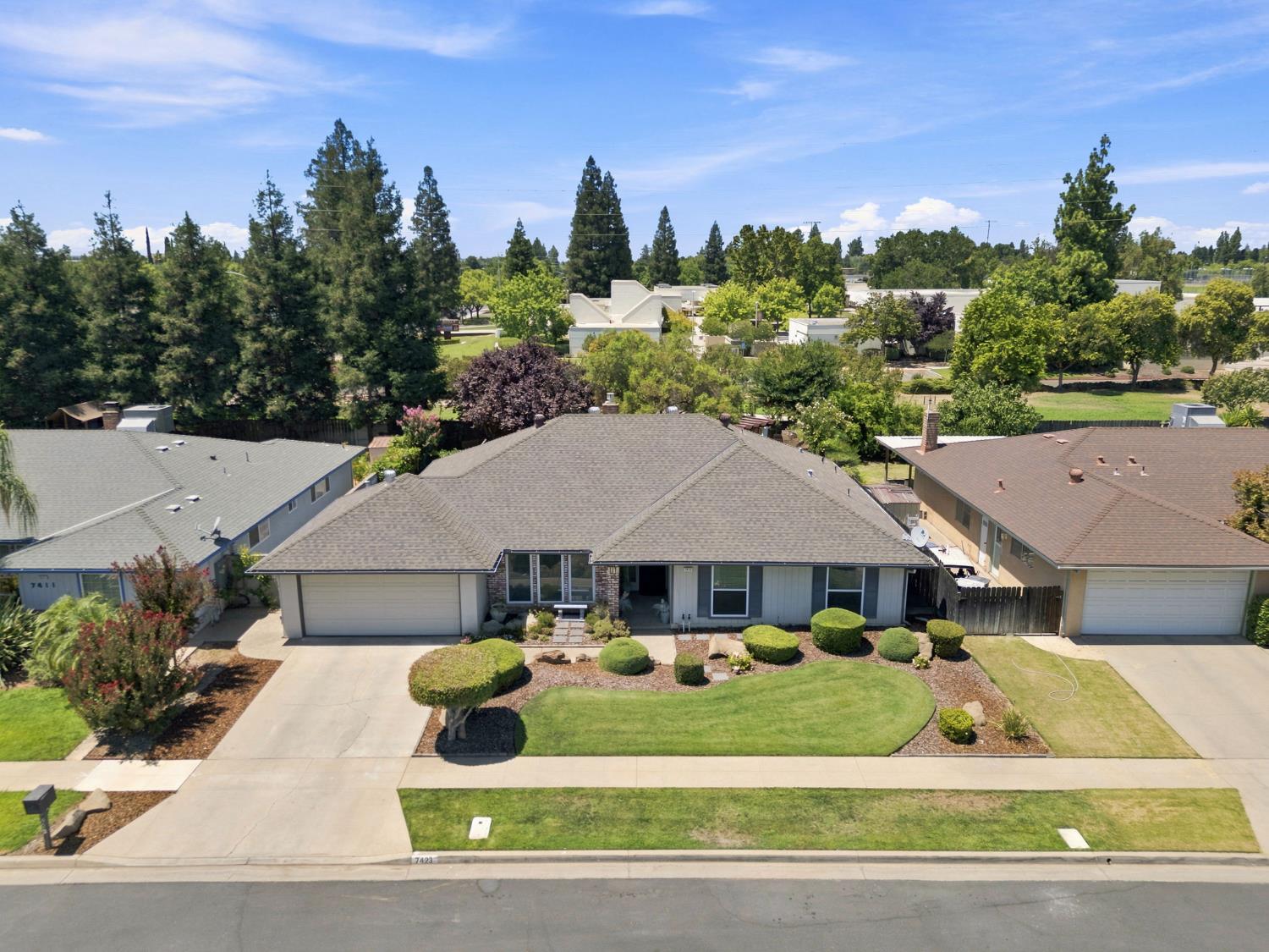 7423 N 4Th St, Fresno, CA 93720