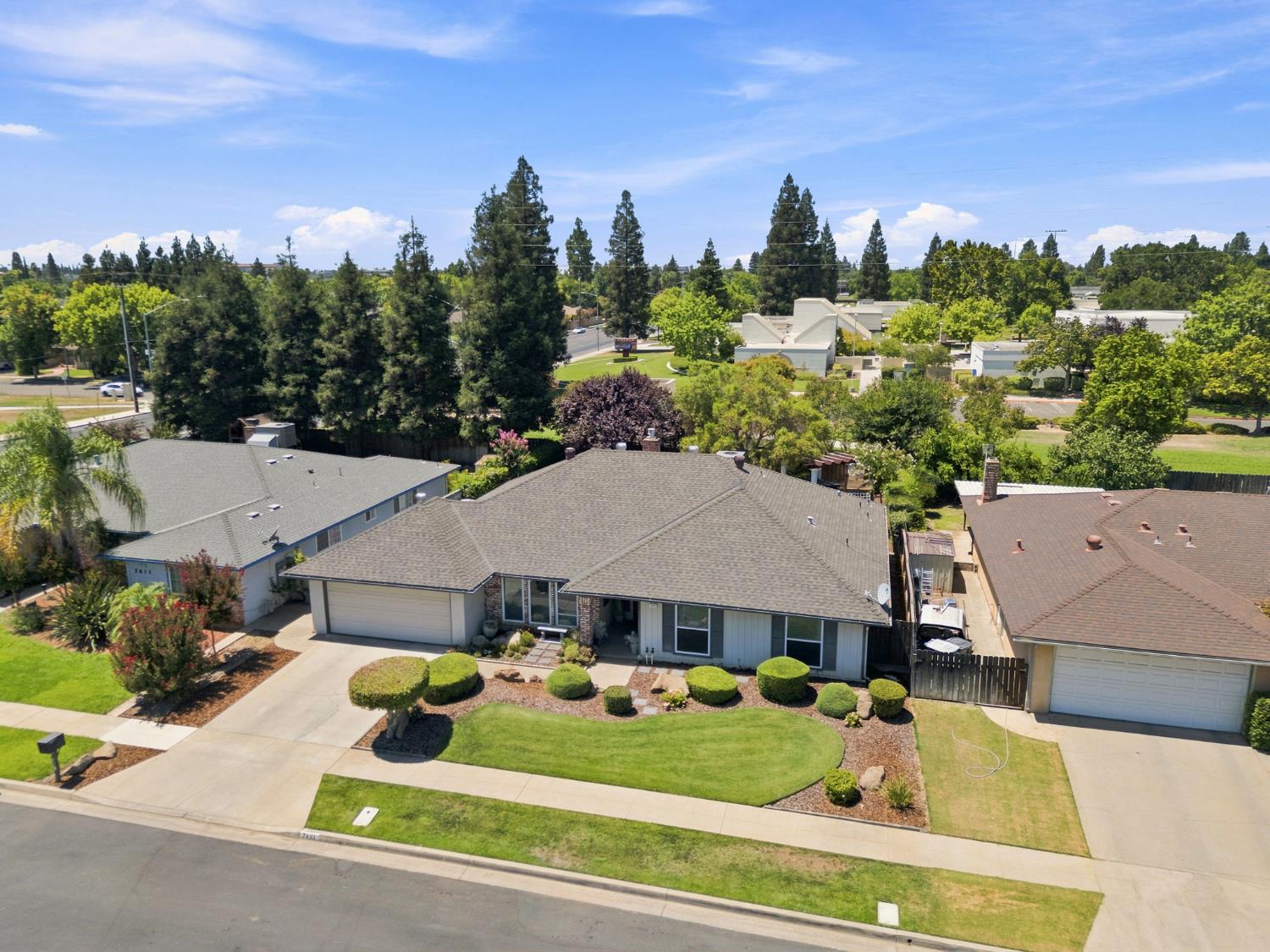 7423 N 4Th St, Fresno, CA 93720