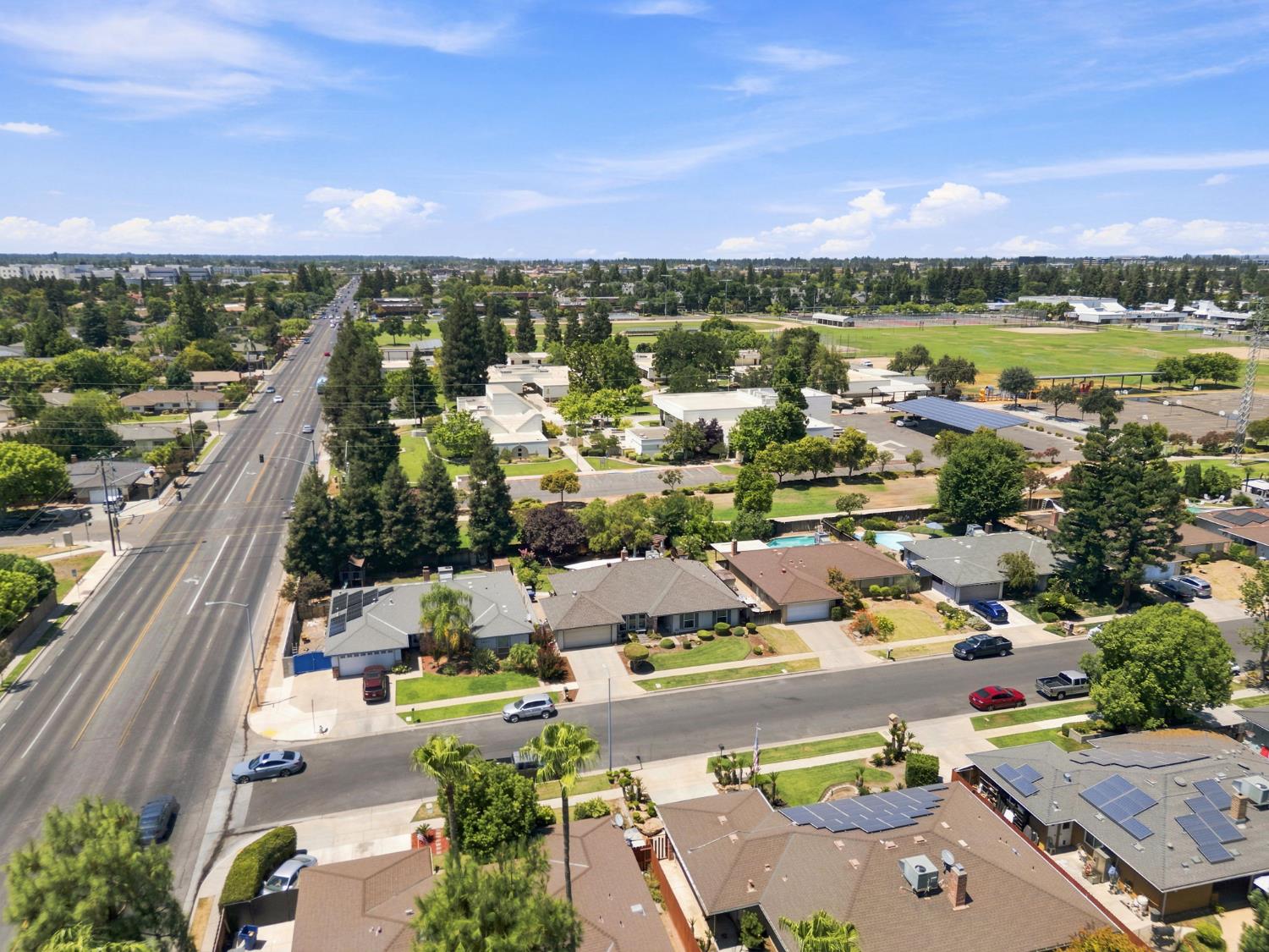 7423 N 4Th St, Fresno, CA 93720