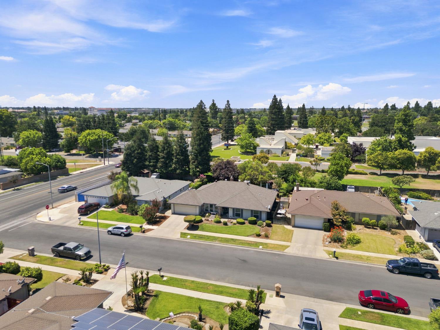 7423 N 4Th St, Fresno, CA 93720