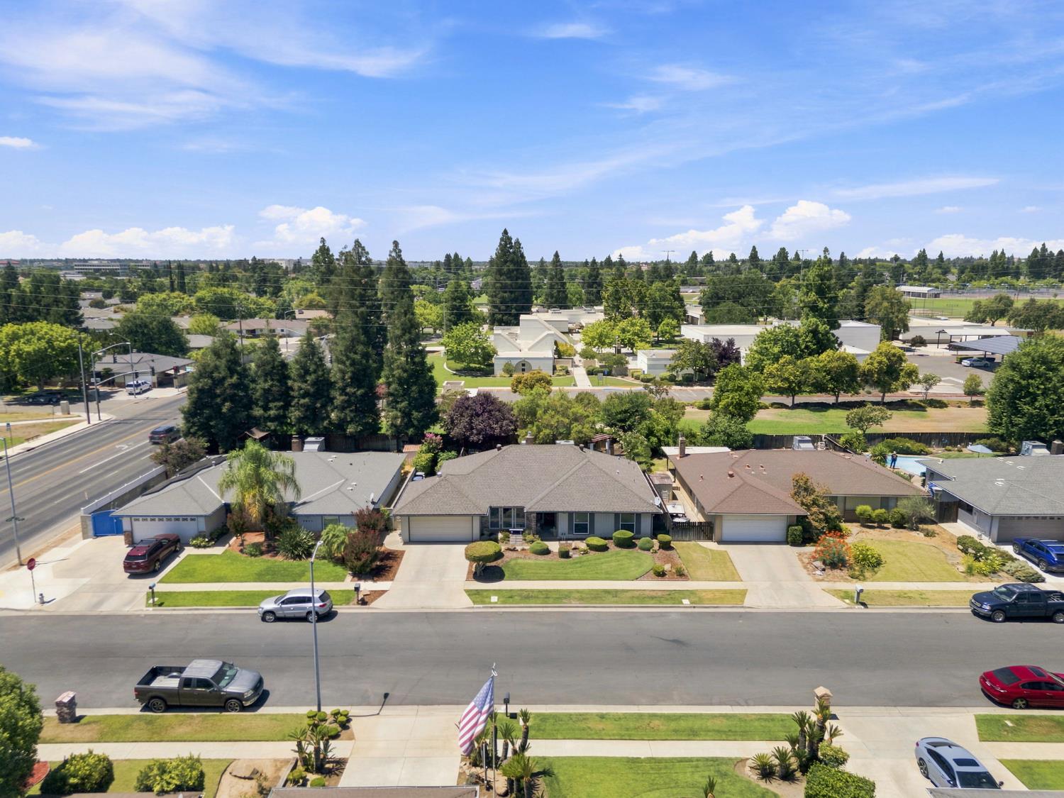 7423 N 4Th St, Fresno, CA 93720