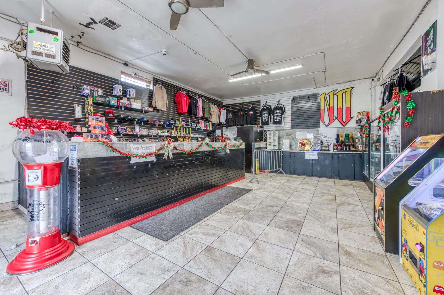 605 N Fresno St, Fresno, CA 93701