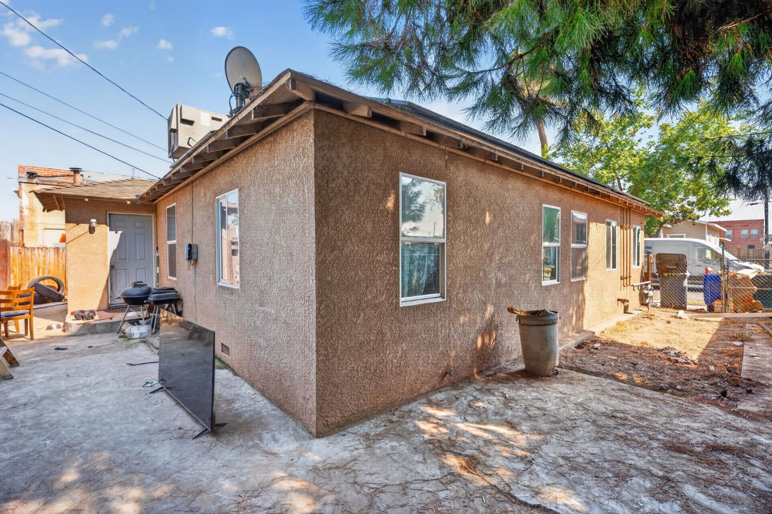 605 N Fresno St, Fresno, CA 93701