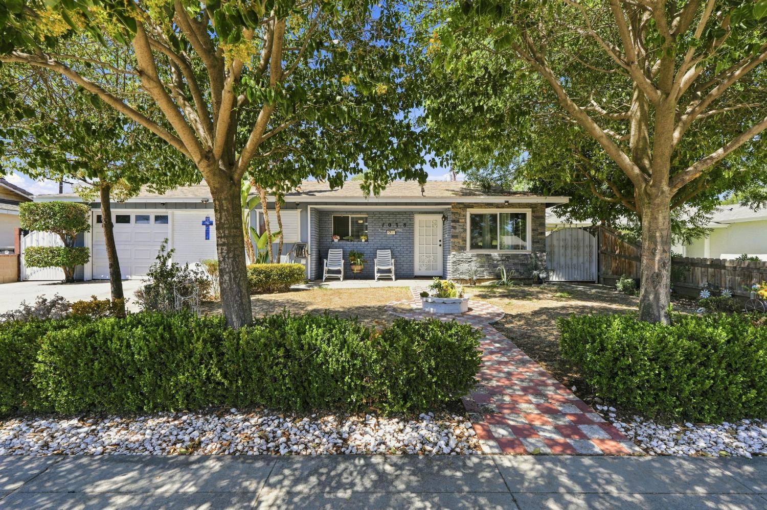 1078 W Madalyn Ave, Tulare, CA 93274
