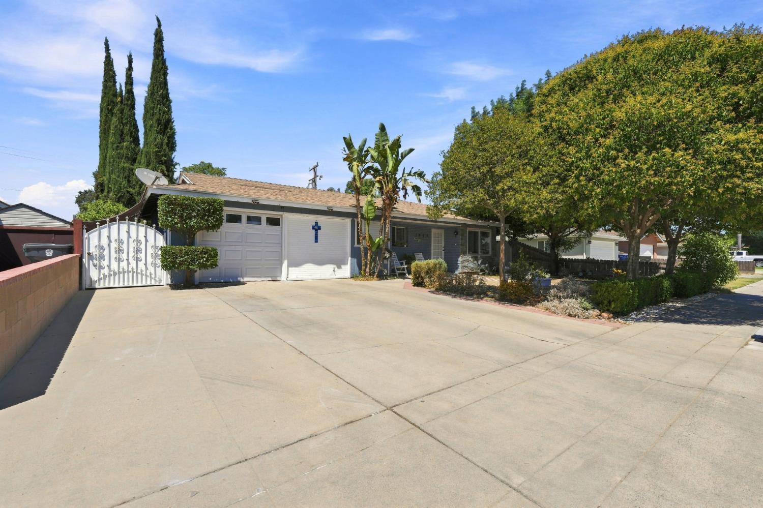 1078 W Madalyn Ave, Tulare, CA 93274