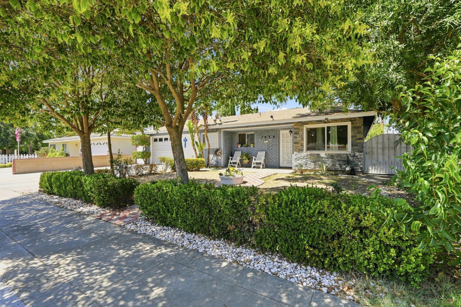 1078 W Madalyn Ave, Tulare, CA 93274