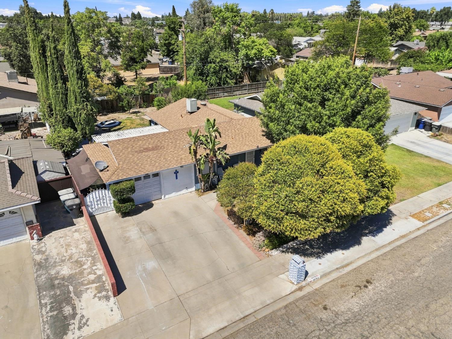 1078 W Madalyn Ave, Tulare, CA 93274