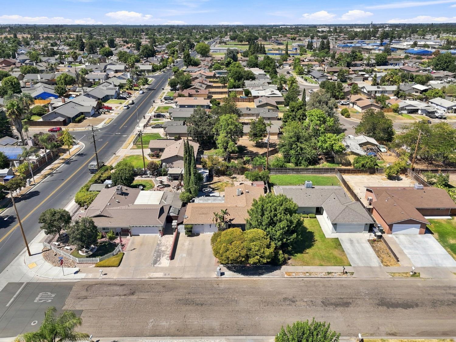 1078 W Madalyn Ave, Tulare, CA 93274