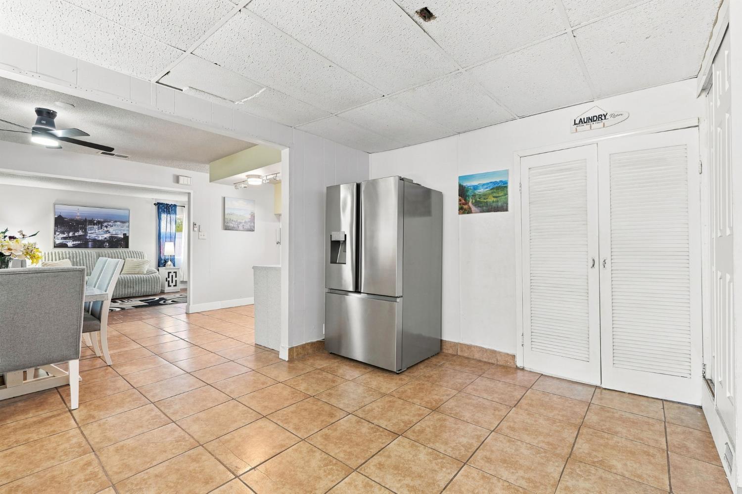 1078 W Madalyn Ave, Tulare, CA 93274