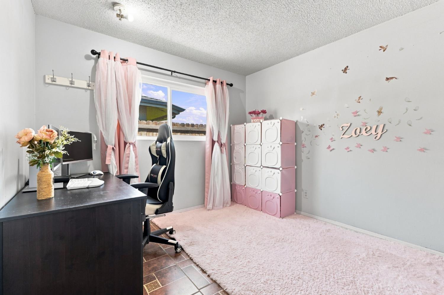 1078 W Madalyn Ave, Tulare, CA 93274