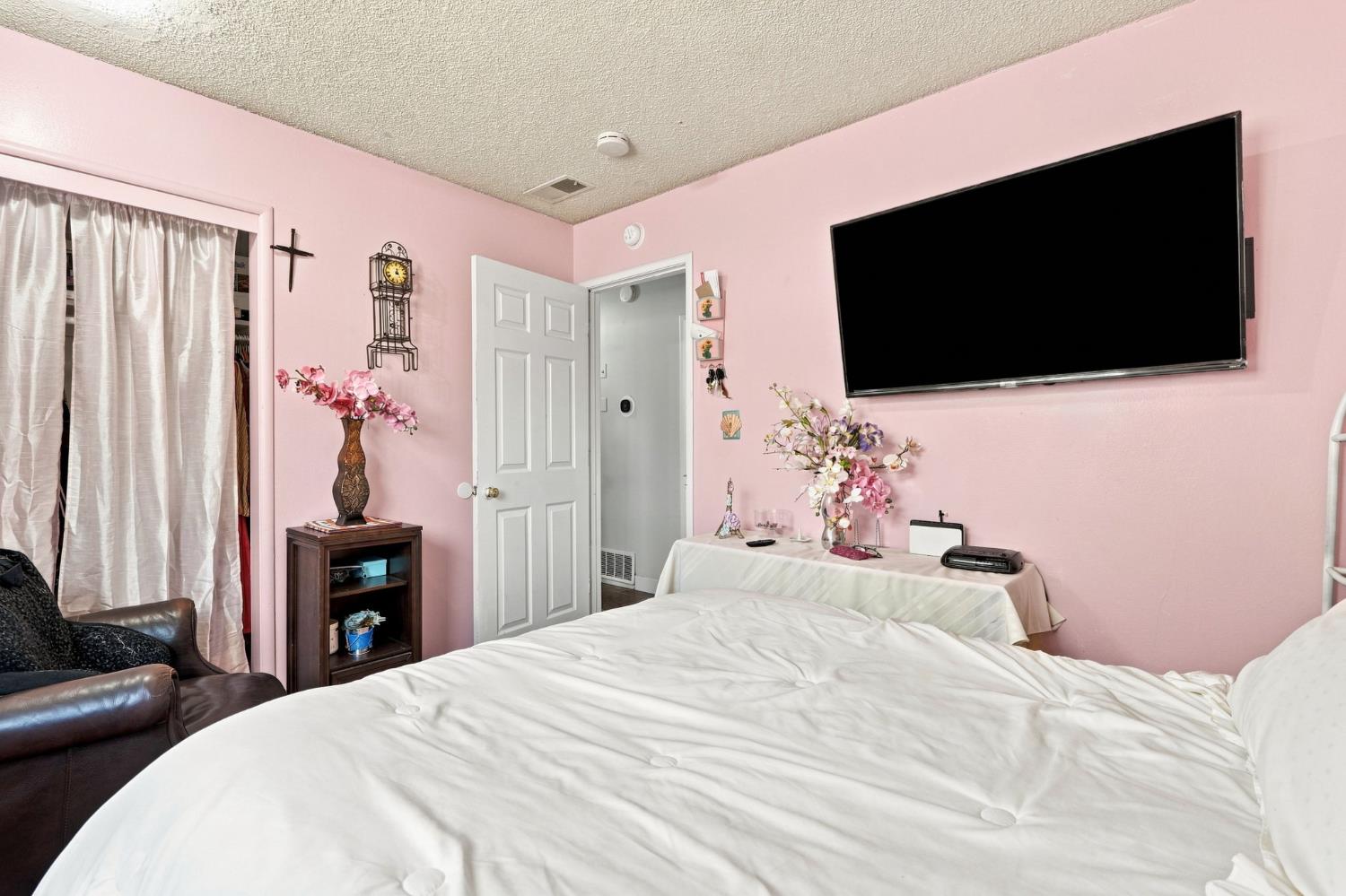 1078 W Madalyn Ave, Tulare, CA 93274