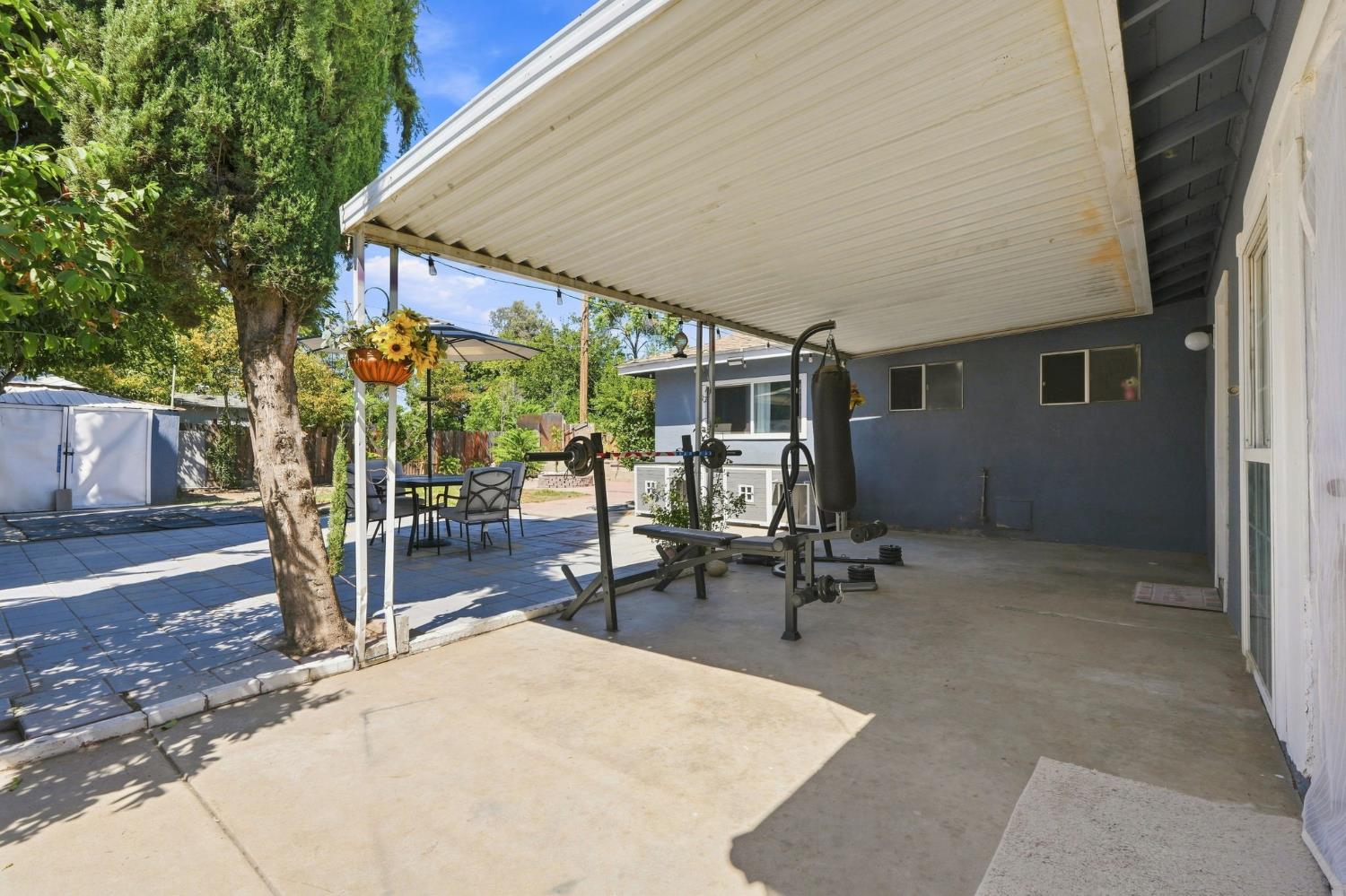 1078 W Madalyn Ave, Tulare, CA 93274