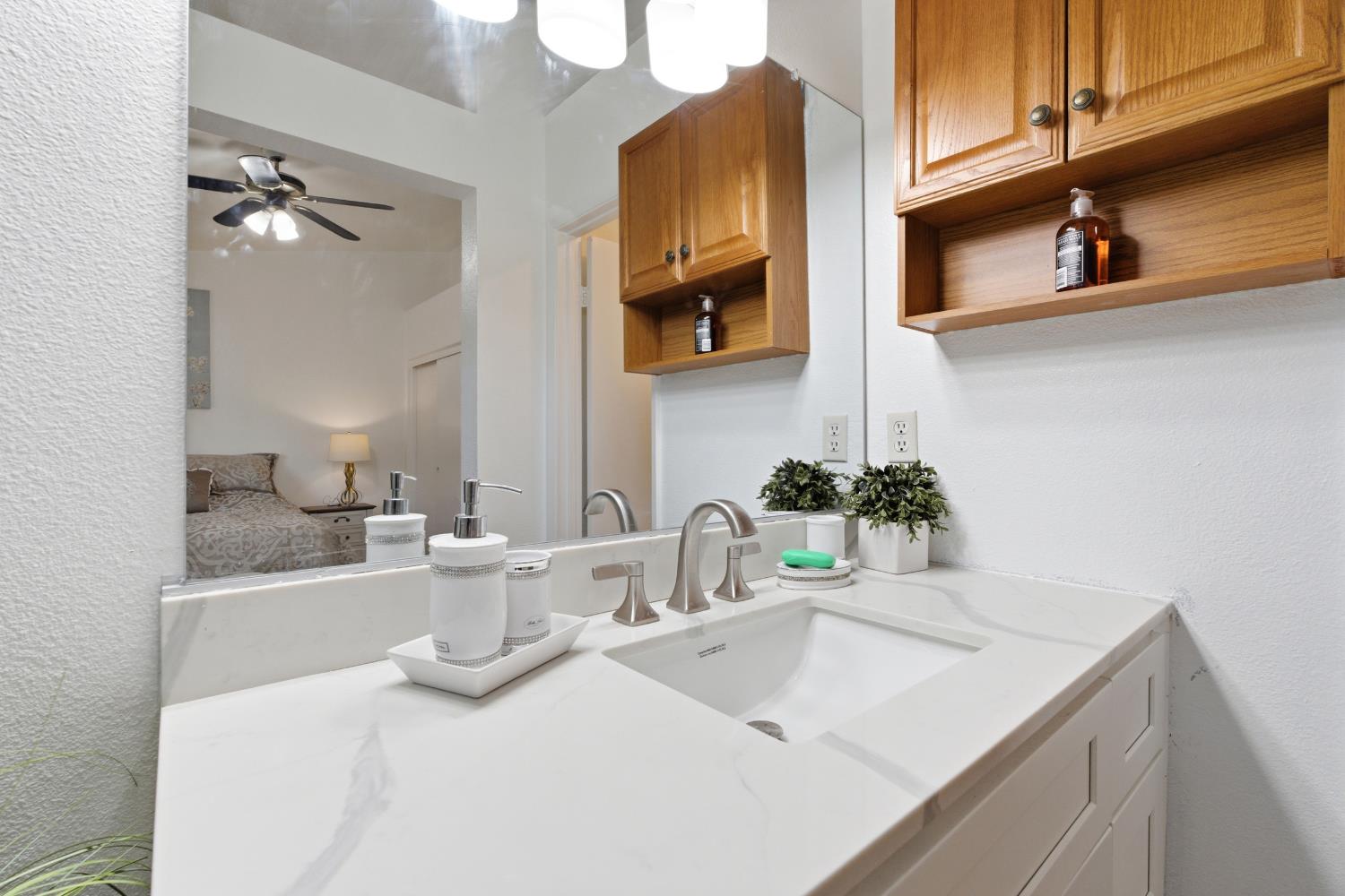 2404 E El paso Ave E, Fresno, CA 93720