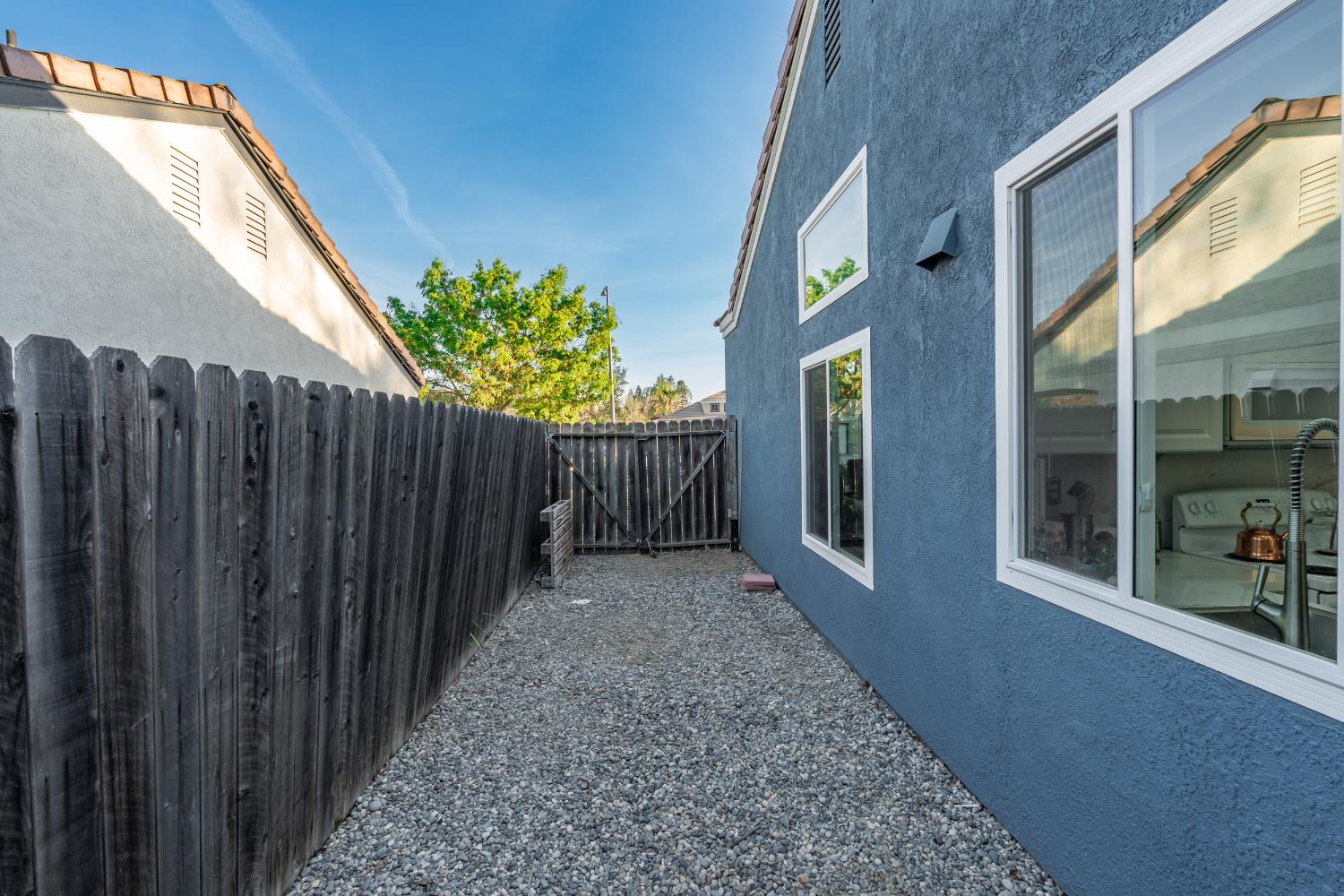 2404 E El paso Ave E, Fresno, CA 93720