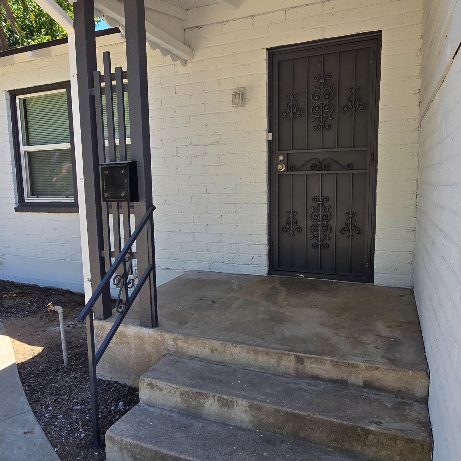 322 E Kearney Blvd, Fresno, CA 93706