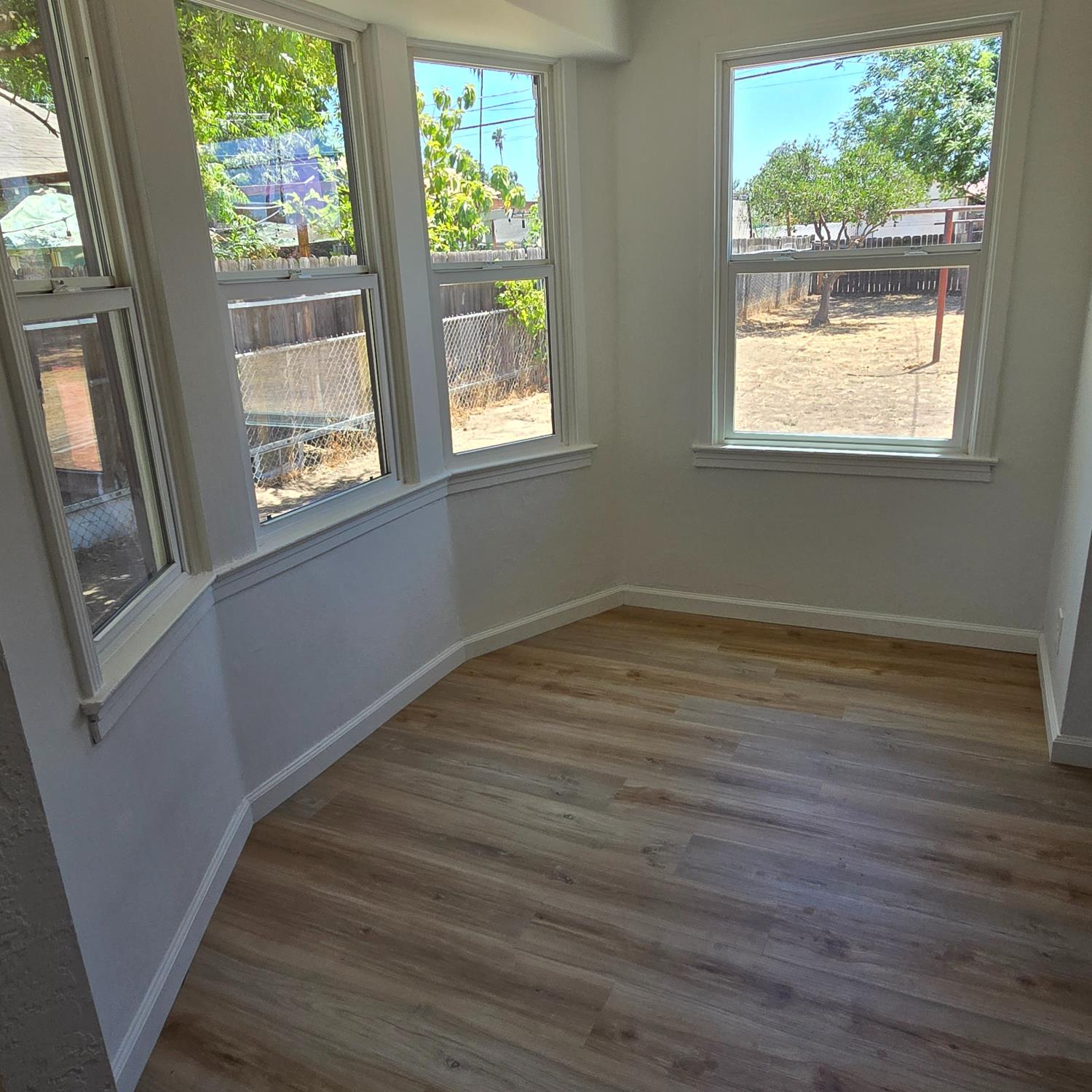 322 E Kearney Blvd, Fresno, CA 93706