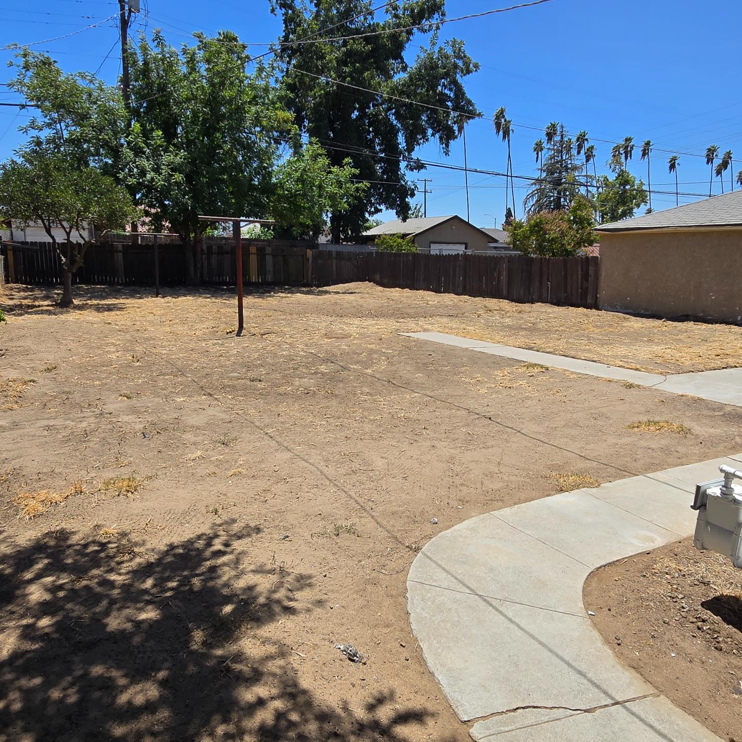 322 E Kearney Blvd, Fresno, CA 93706