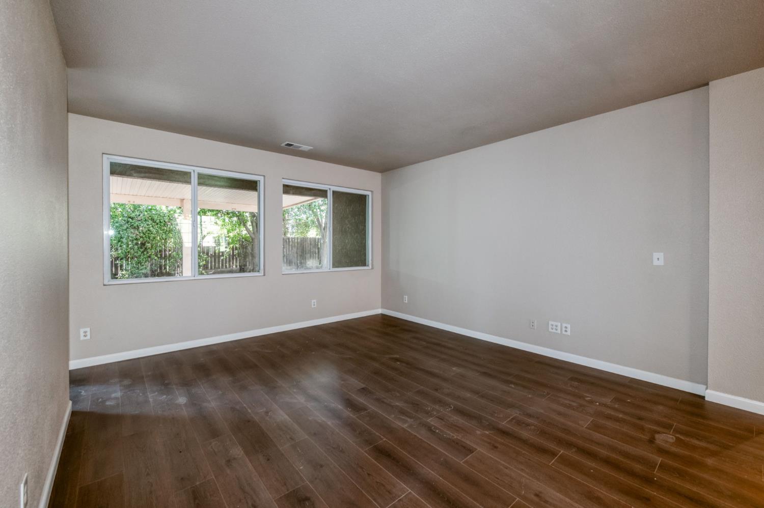 1926 Park Ave, Clovis, CA 93611