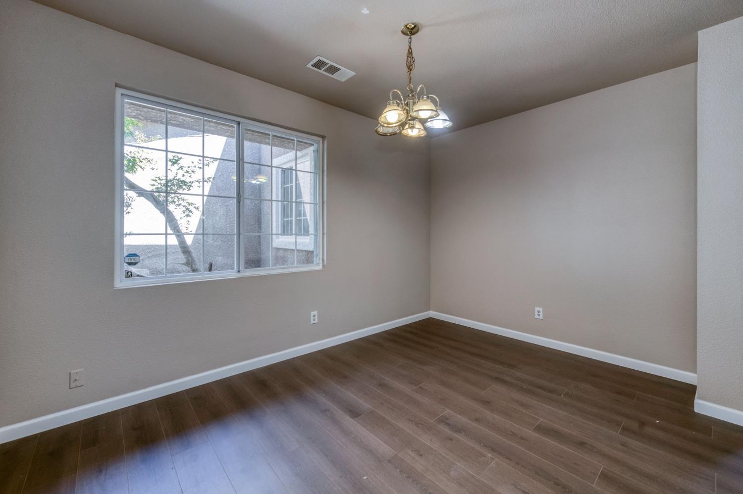 1926 Park Ave, Clovis, CA 93611
