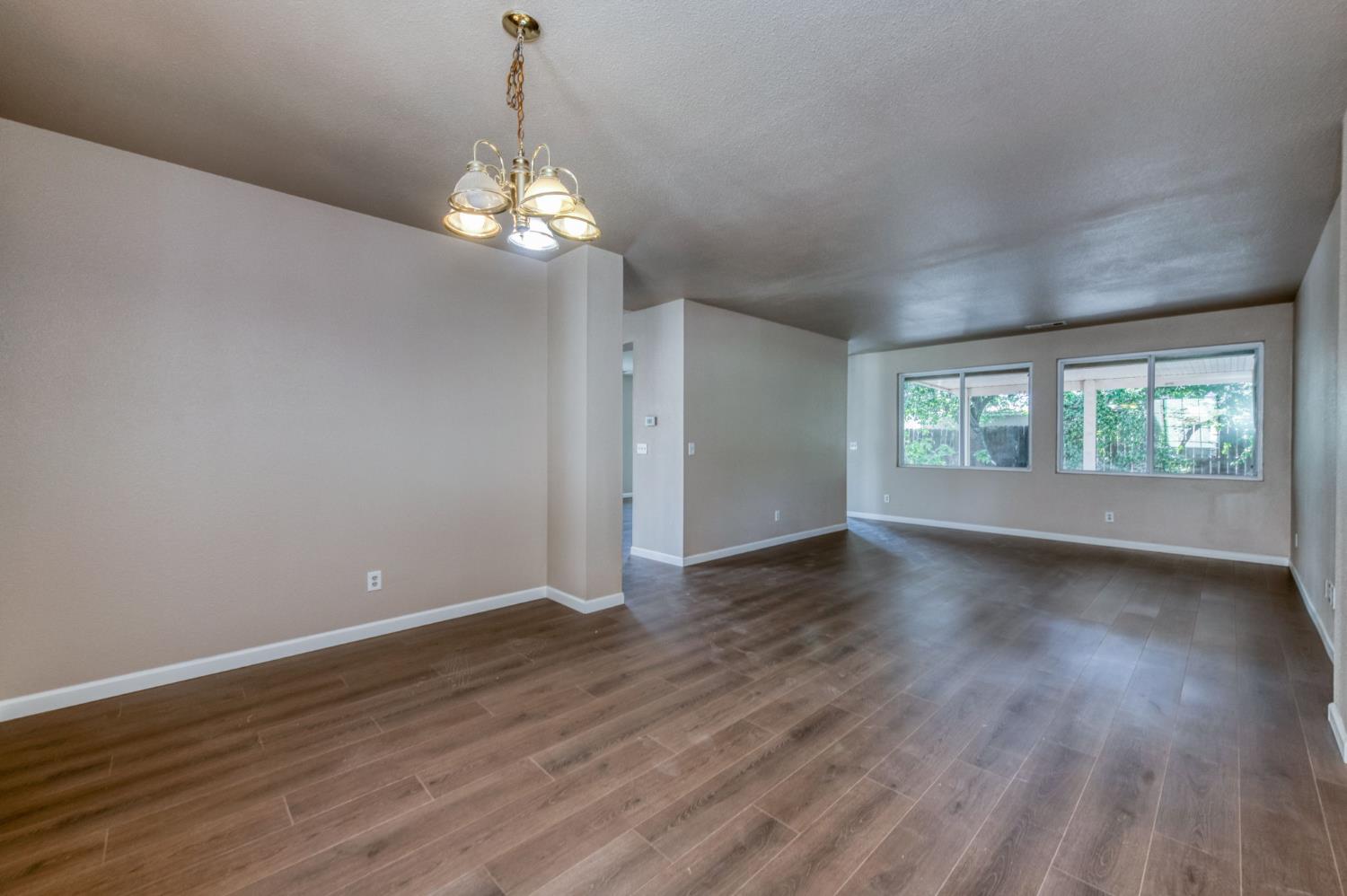 1926 Park Ave, Clovis, CA 93611