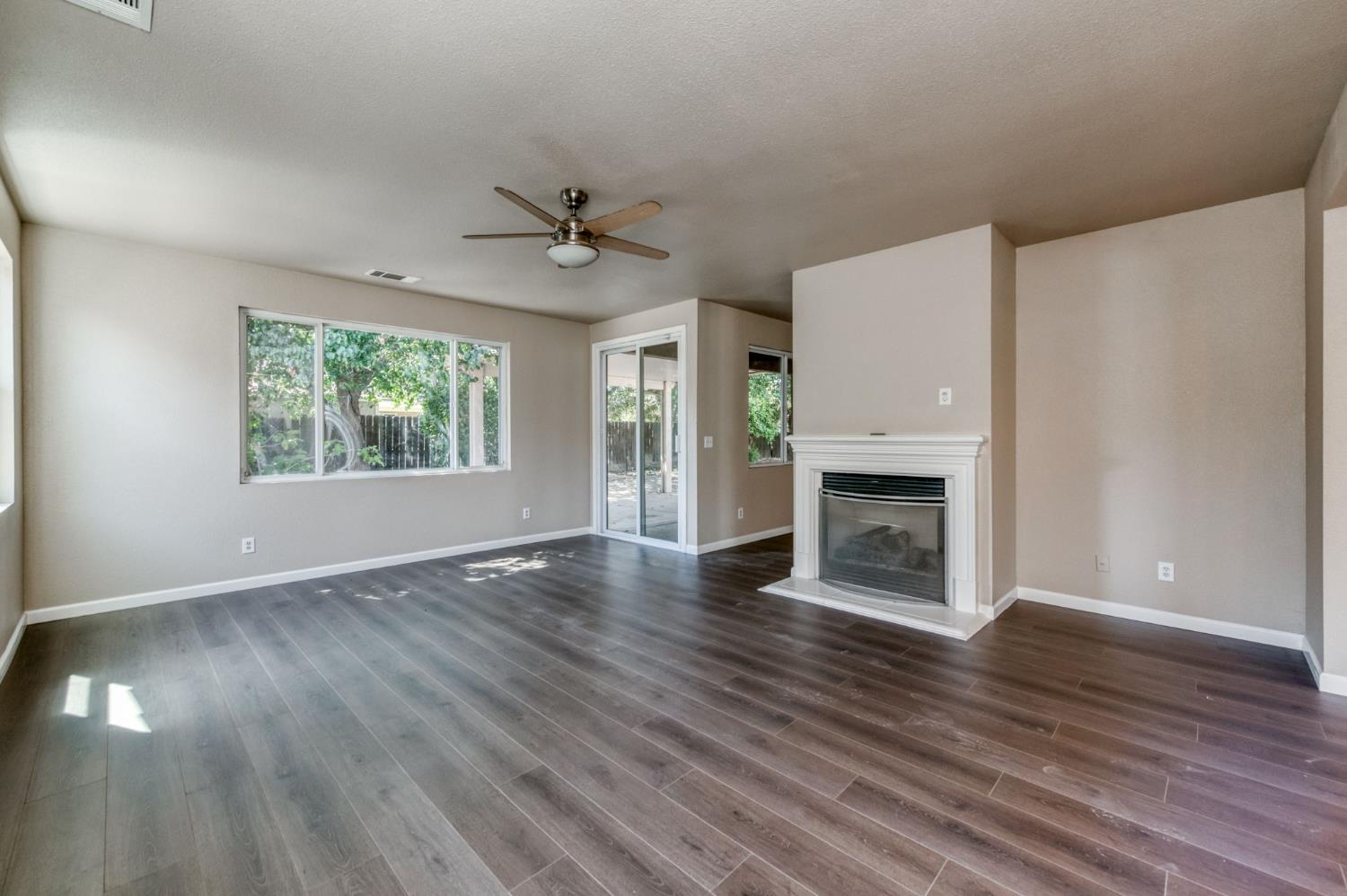 1926 Park Ave, Clovis, CA 93611