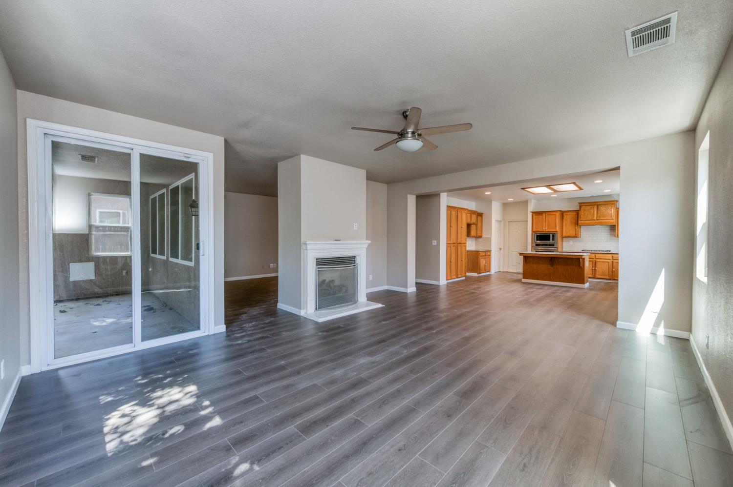 1926 Park Ave, Clovis, CA 93611