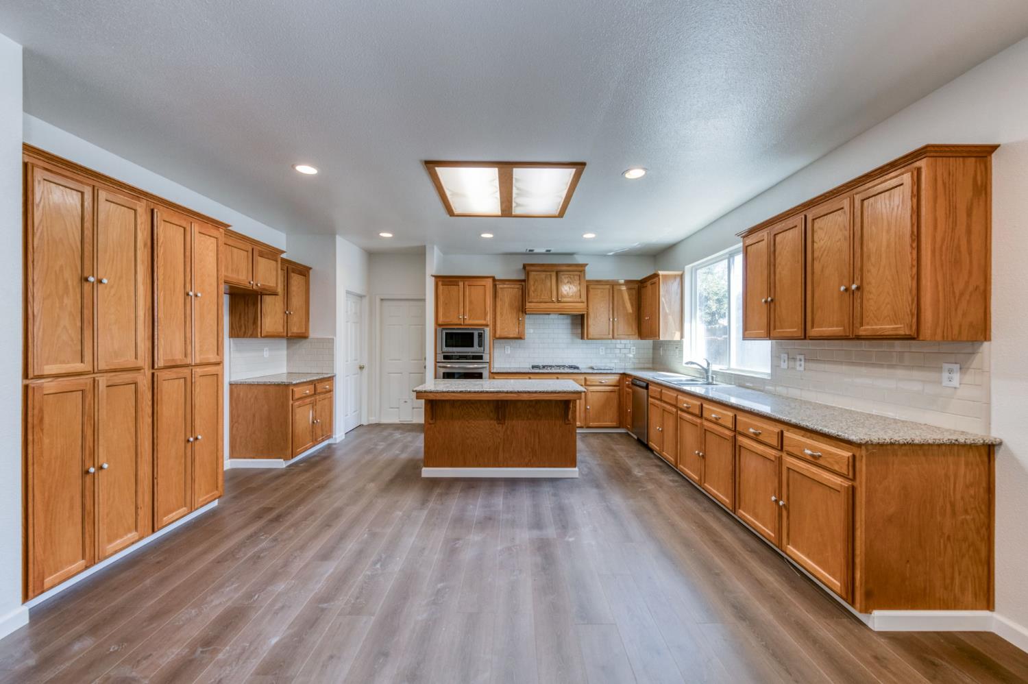 1926 Park Ave, Clovis, CA 93611