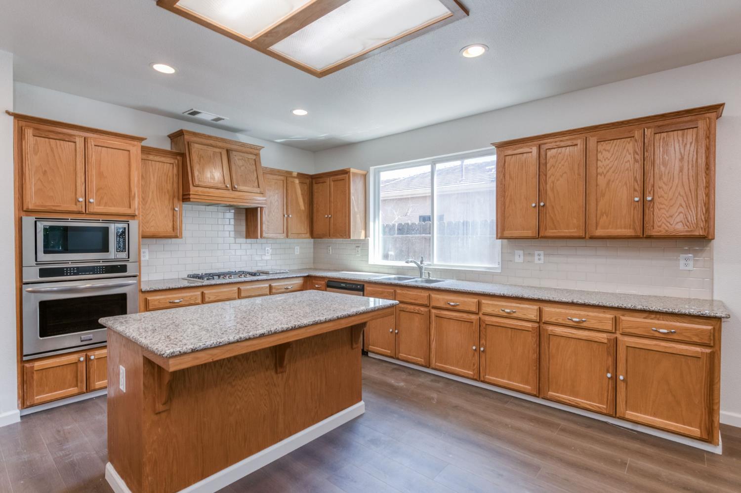 1926 Park Ave, Clovis, CA 93611