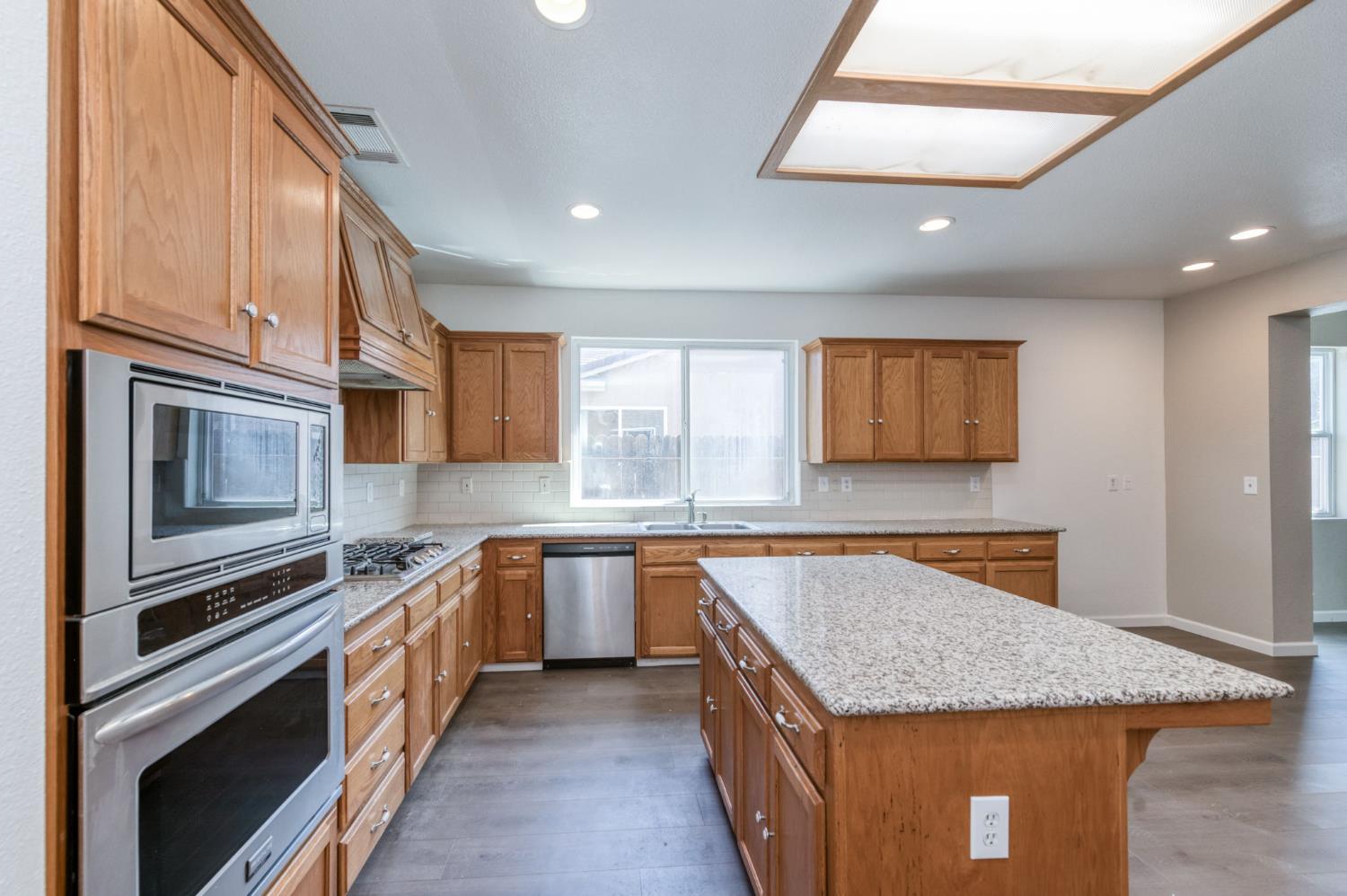 1926 Park Ave, Clovis, CA 93611