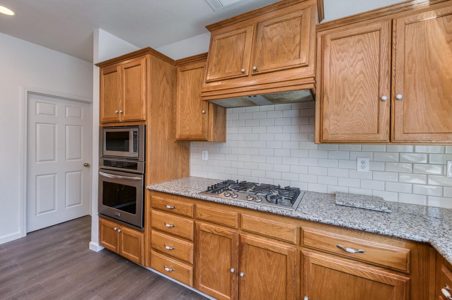1926 Park Ave, Clovis, CA 93611