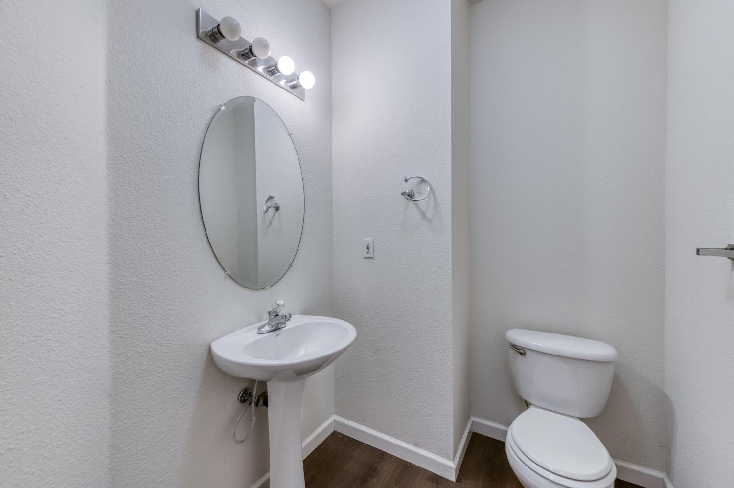 1926 Park Ave, Clovis, CA 93611