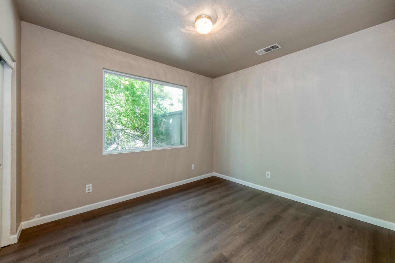 1926 Park Ave, Clovis, CA 93611