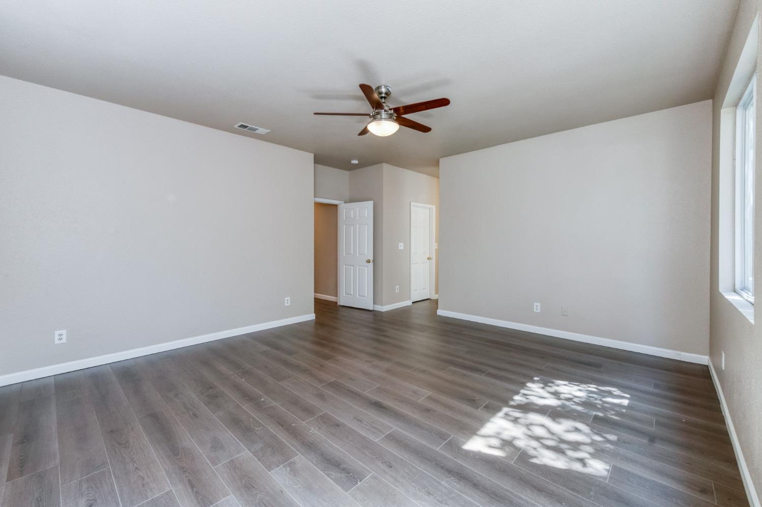 1926 Park Ave, Clovis, CA 93611