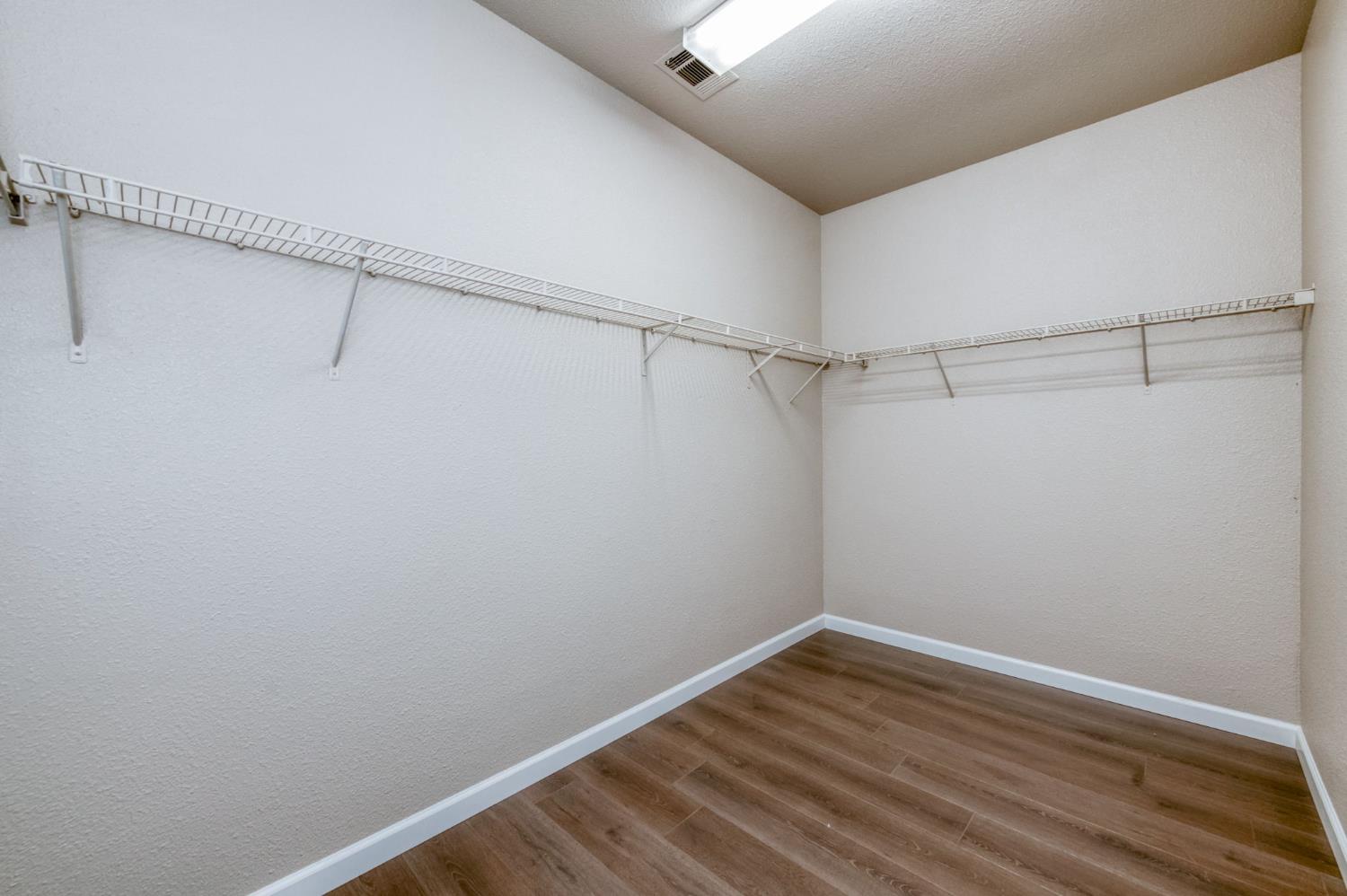 1926 Park Ave, Clovis, CA 93611