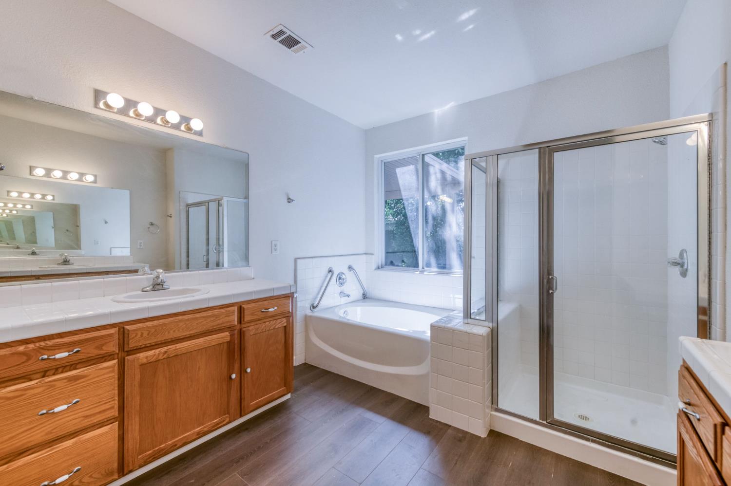 1926 Park Ave, Clovis, CA 93611