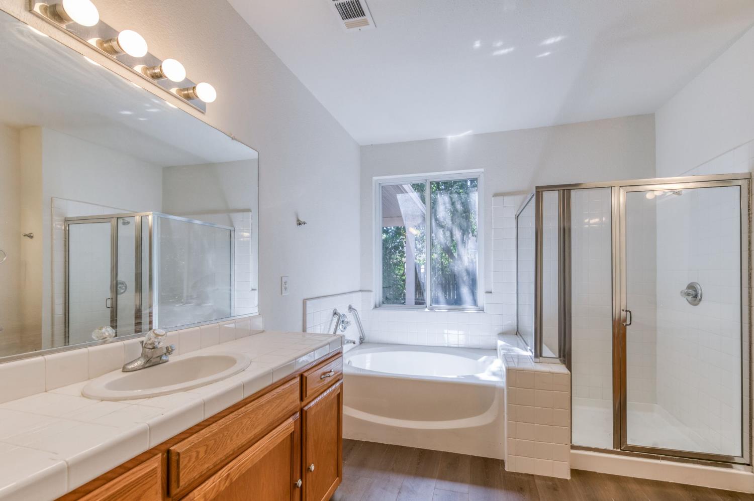 1926 Park Ave, Clovis, CA 93611