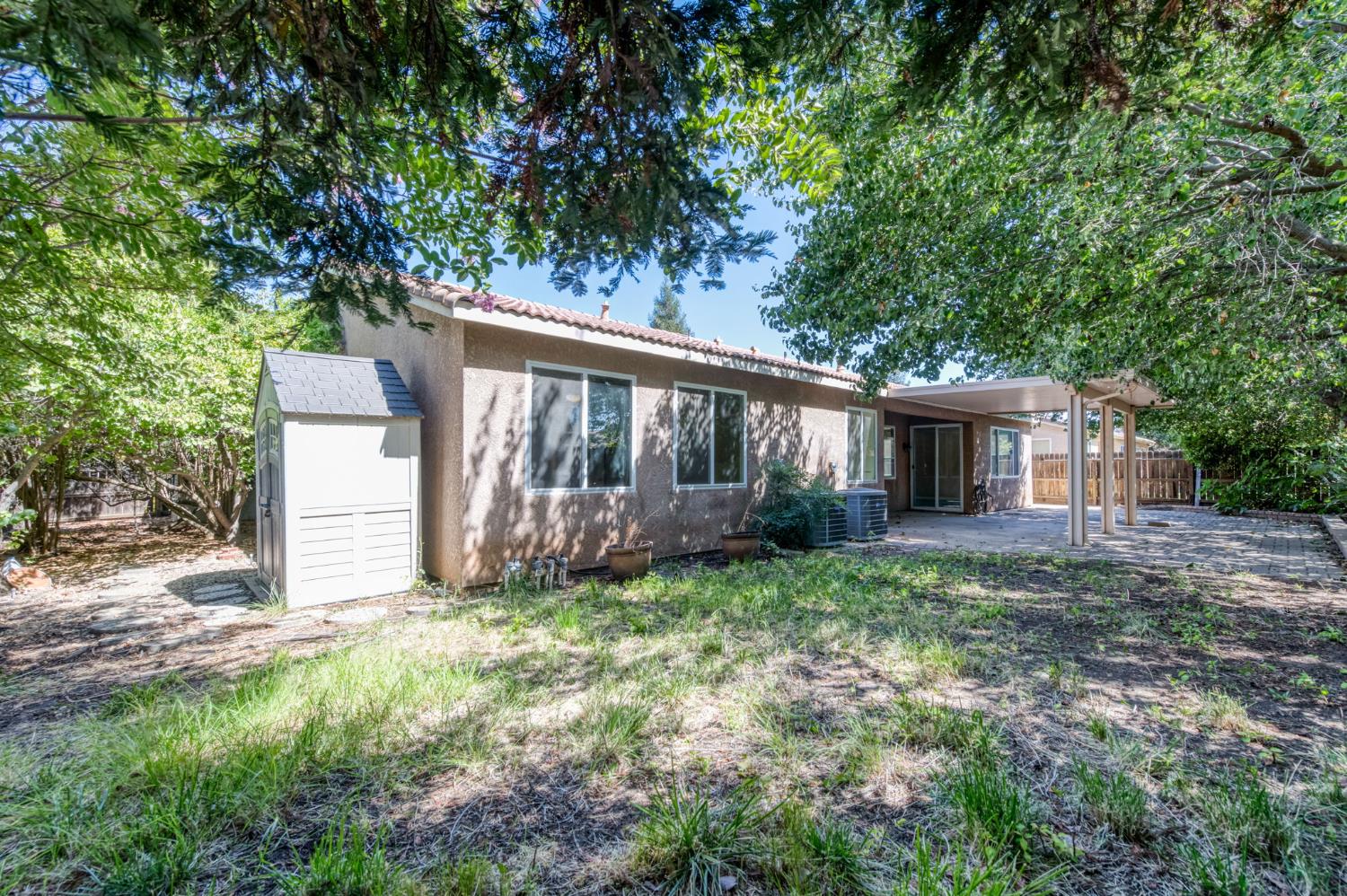 1926 Park Ave, Clovis, CA 93611