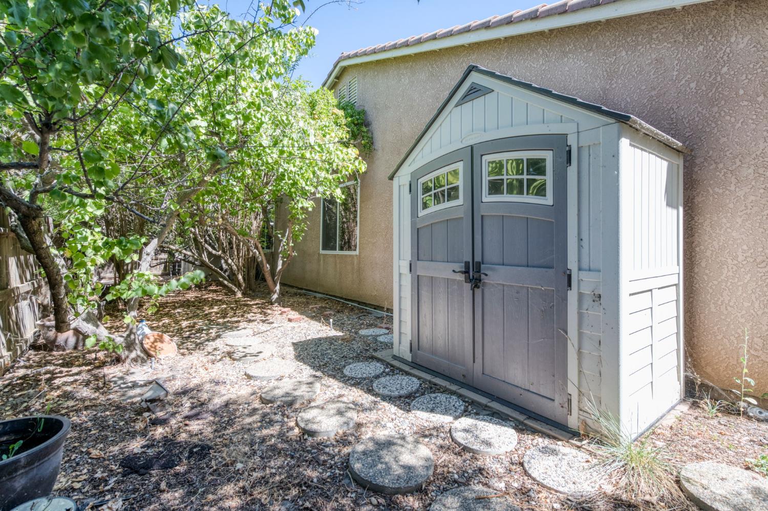 1926 Park Ave, Clovis, CA 93611