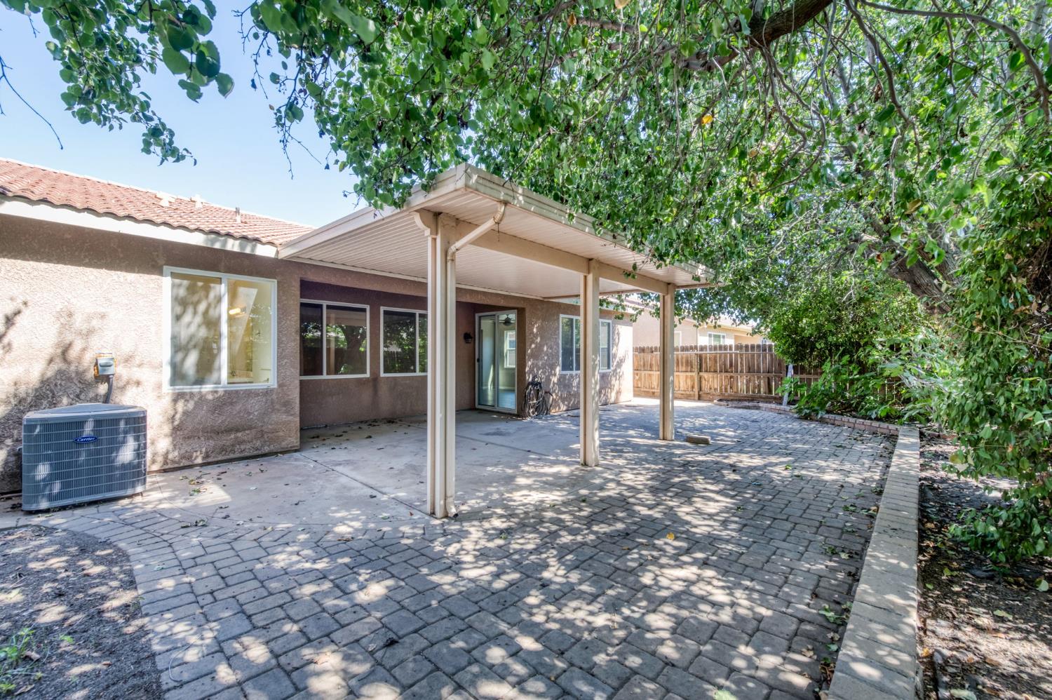 1926 Park Ave, Clovis, CA 93611