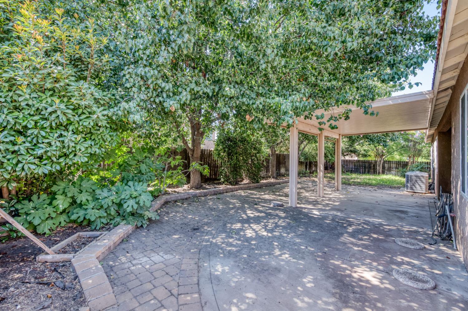 1926 Park Ave, Clovis, CA 93611