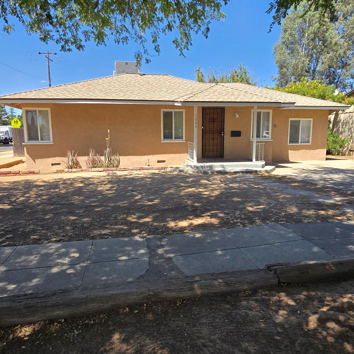 1044 W Fedora Ave, Fresno, CA 93705