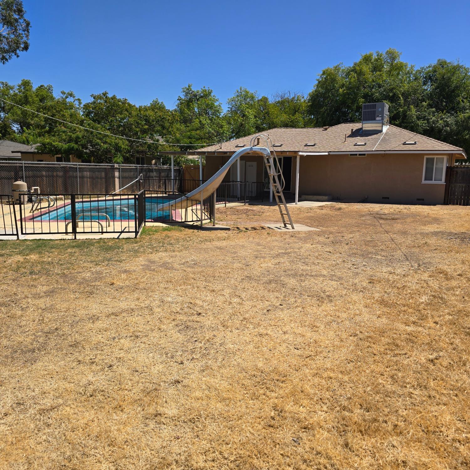 1044 W Fedora Ave, Fresno, CA 93705